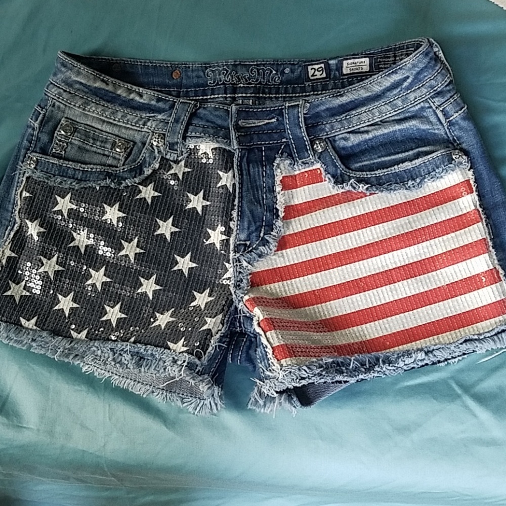Miss Me Patriotic Shorts Size 29